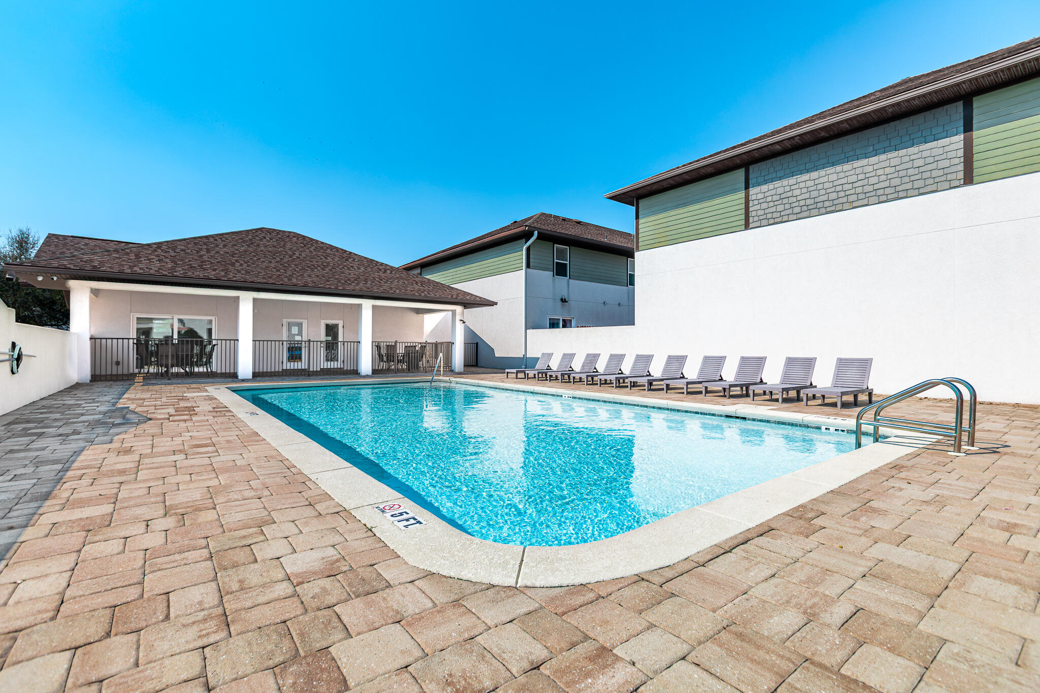 995 Airport Road, Unit 54 Destin, FL 32541 - Photo 30 of 31 a view of a house with roof deck