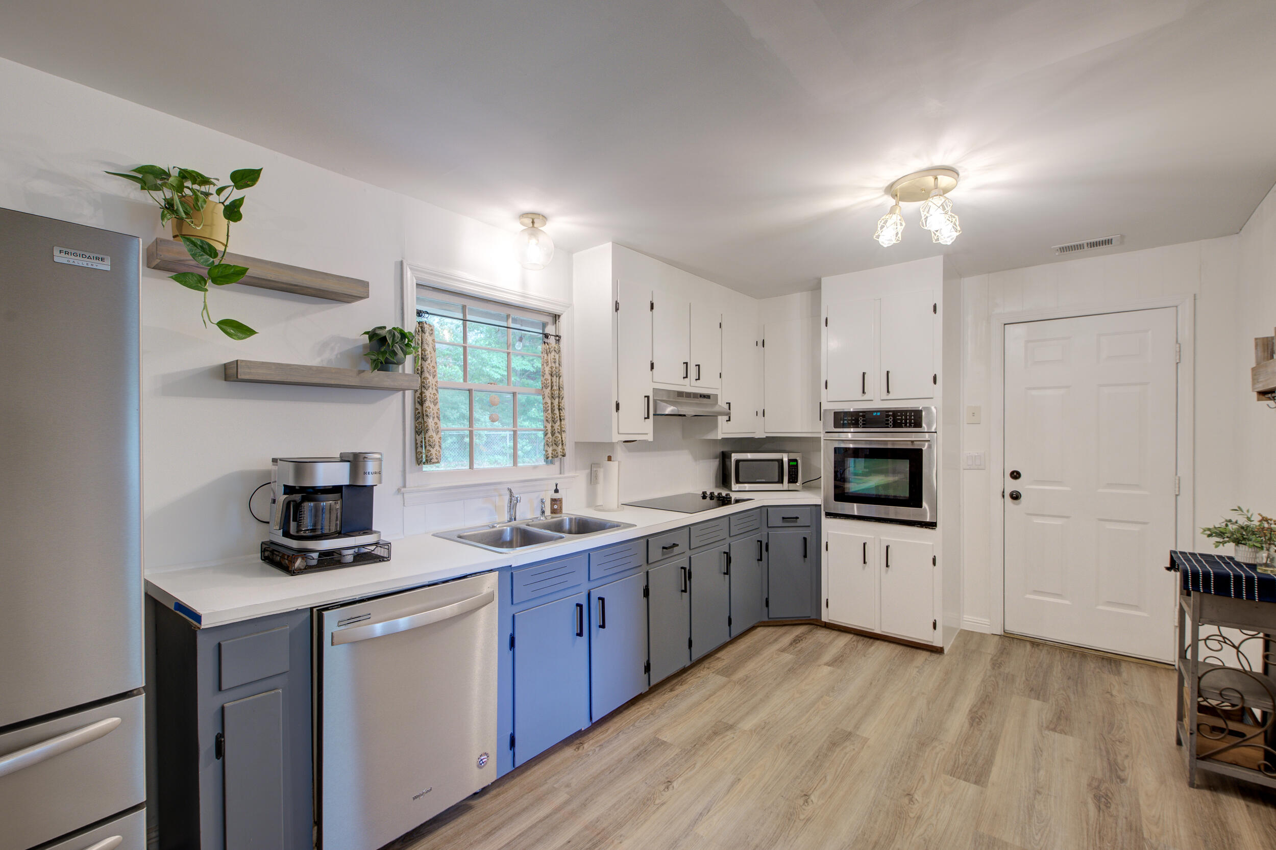 1214 Redeemer Drive Hanahan, SC 29410 - Photo 10 of 42 DSC_5632_3_4_5_6