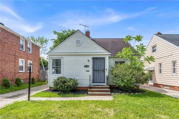 $1,600 | 21106 Gardenview Drive, Maple Heights, OH 44137