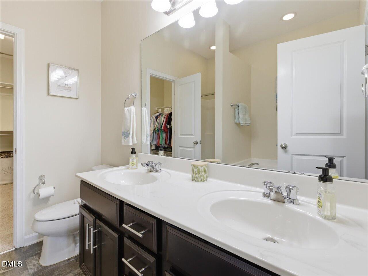 718 Wickham Ridge Road Apex, NC 27539 - Photo 24 of 54 31-Primary Bathroom