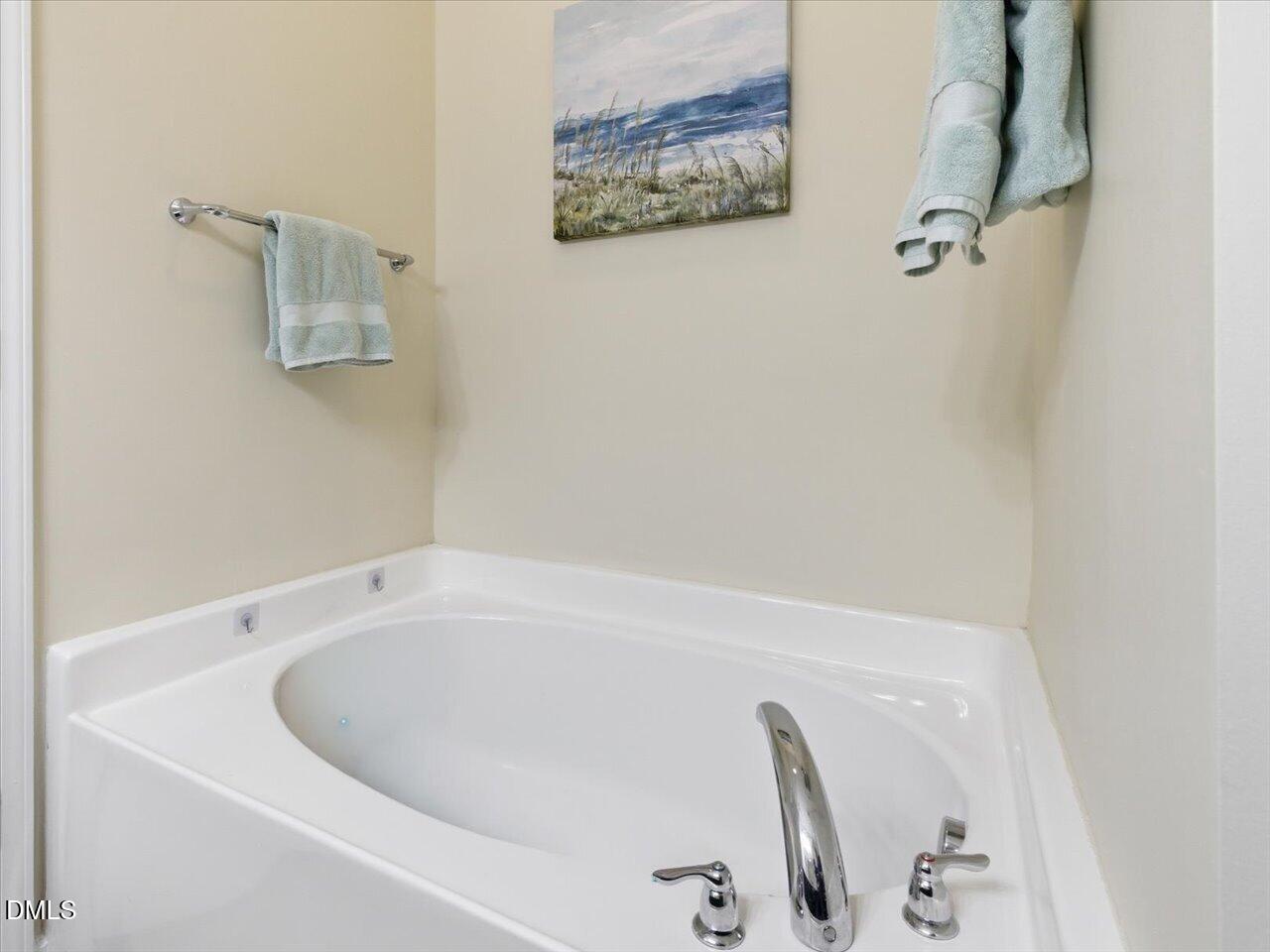 718 Wickham Ridge Road Apex, NC 27539 - Photo 25 of 54 32-Primary Bathroom