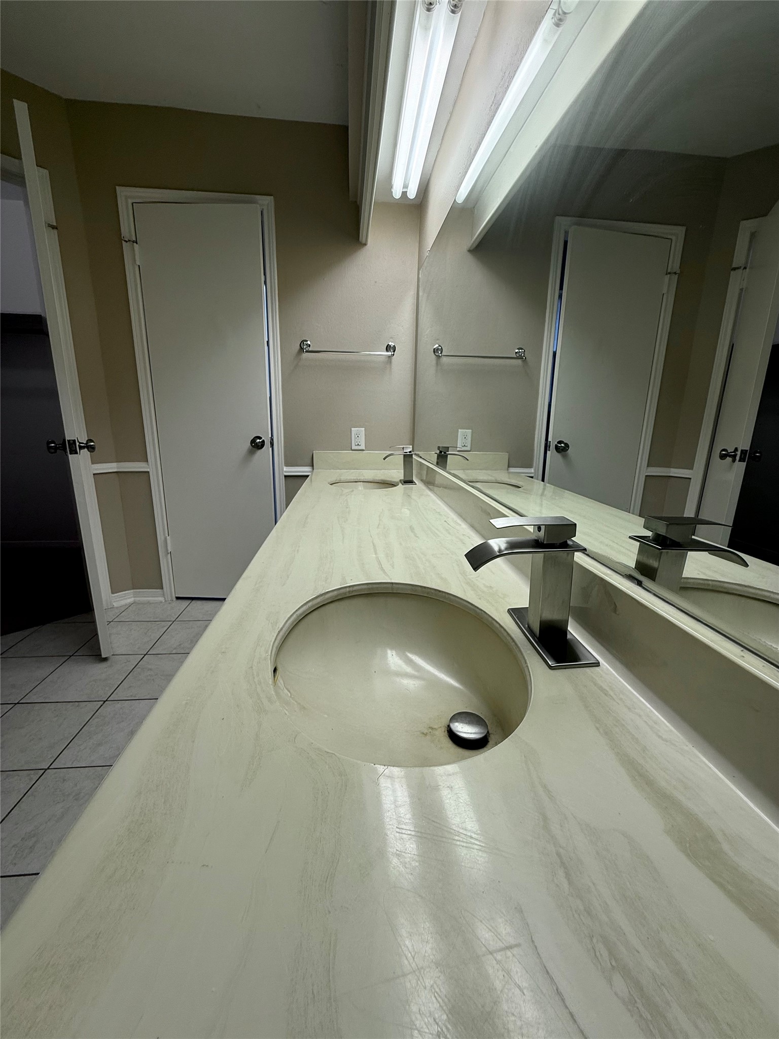17719 Windy Point Drive Spring, TX 77379 - Photo 15 of 33 Primary Bath