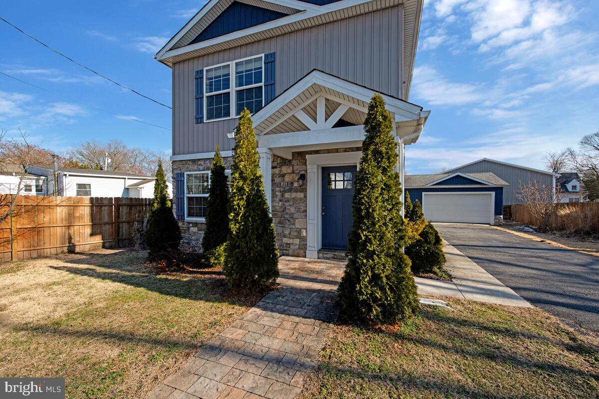 941 8th Street Pasadena, MD 21122 - Photo 2 of 41 a front view of a house