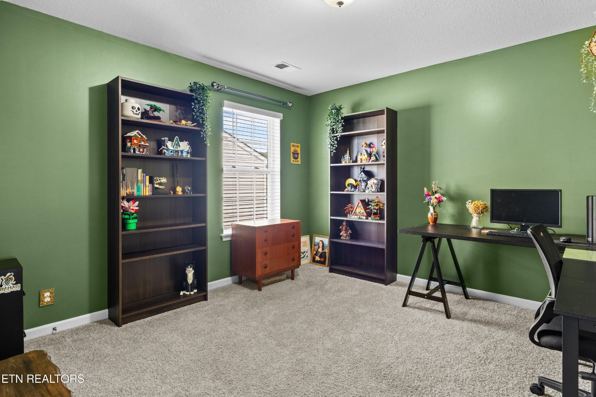 6150 Pembridge Road Knoxville, TN 37912 - Photo 20 of 34 a workspace with furniture and window