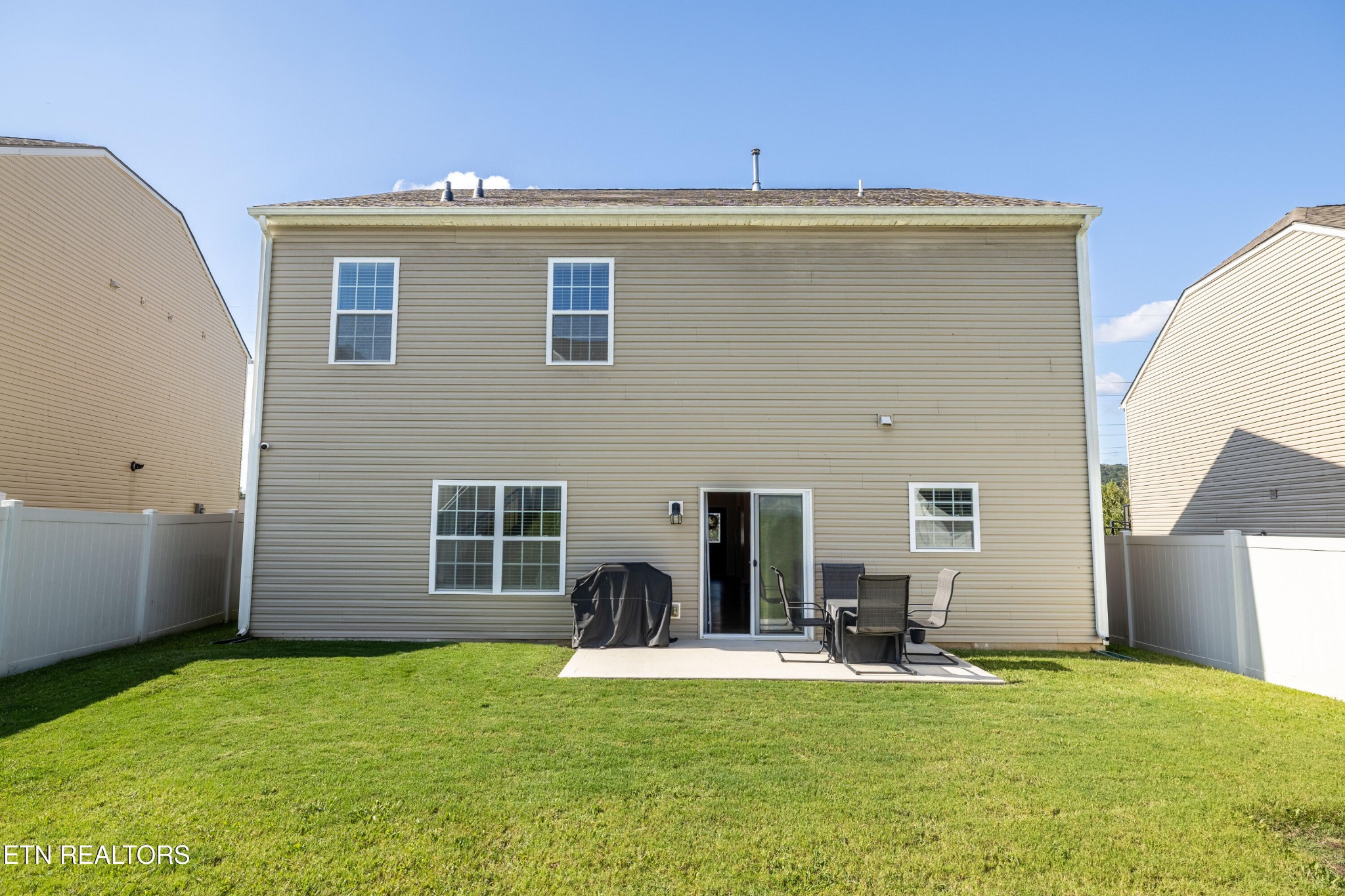 6150 Pembridge Road Knoxville, TN 37912 - Photo 33 of 34 a view of a house with a backyard