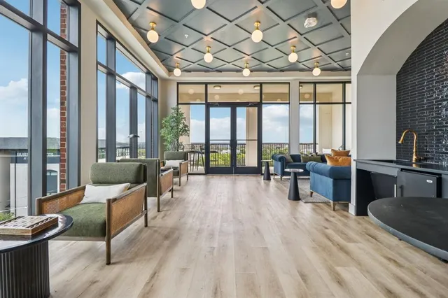 $1,930 | 405 North Ewing Avenue, Unit 416, Dallas, TX 75203