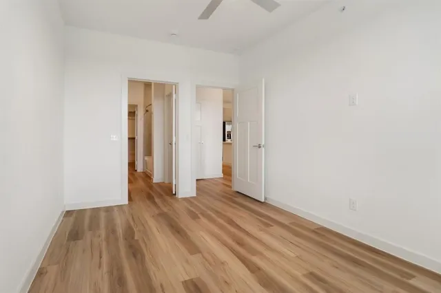 $1,930 | 405 North Ewing Avenue, Unit 416, Dallas, TX 75203