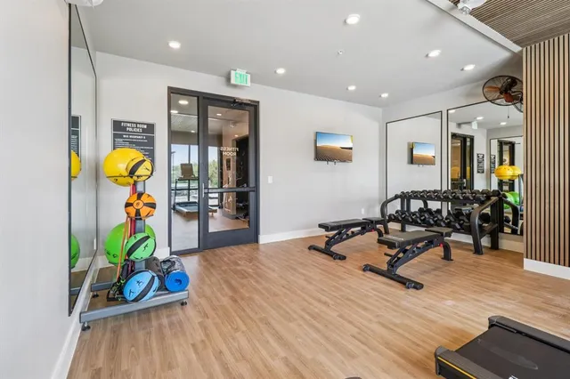 $1,930 | 405 North Ewing Avenue, Unit 416, Dallas, TX 75203