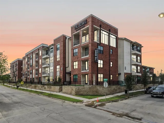 $1,930 | 405 North Ewing Avenue, Unit 416, Dallas, TX 75203