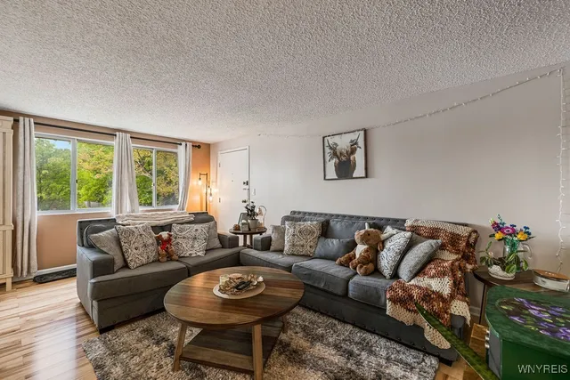 $179,900 | 179 Old Lyme Drive, Unit 7, Amherst, NY 14221