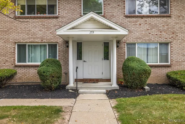 $179,900 | 179 Old Lyme Drive, Unit 7, Amherst, NY 14221