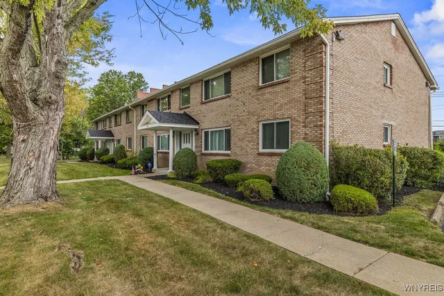 $179,900 | 179 Old Lyme Drive, Unit 7, Amherst, NY 14221