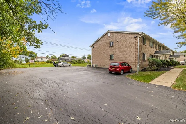 $179,900 | 179 Old Lyme Drive, Unit 7, Amherst, NY 14221