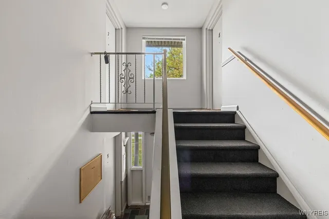 $179,900 | 179 Old Lyme Drive, Unit 7, Amherst, NY 14221