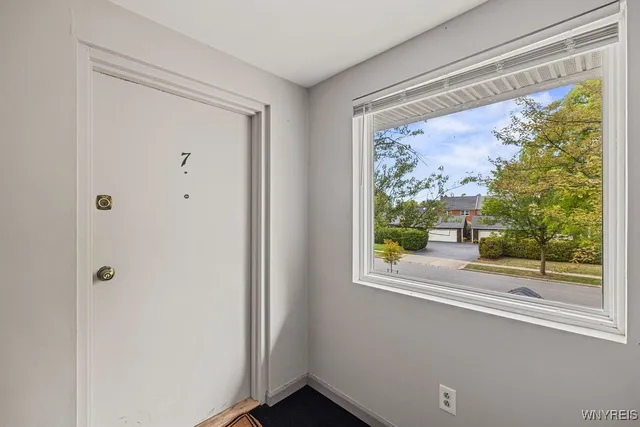 $179,900 | 179 Old Lyme Drive, Unit 7, Amherst, NY 14221