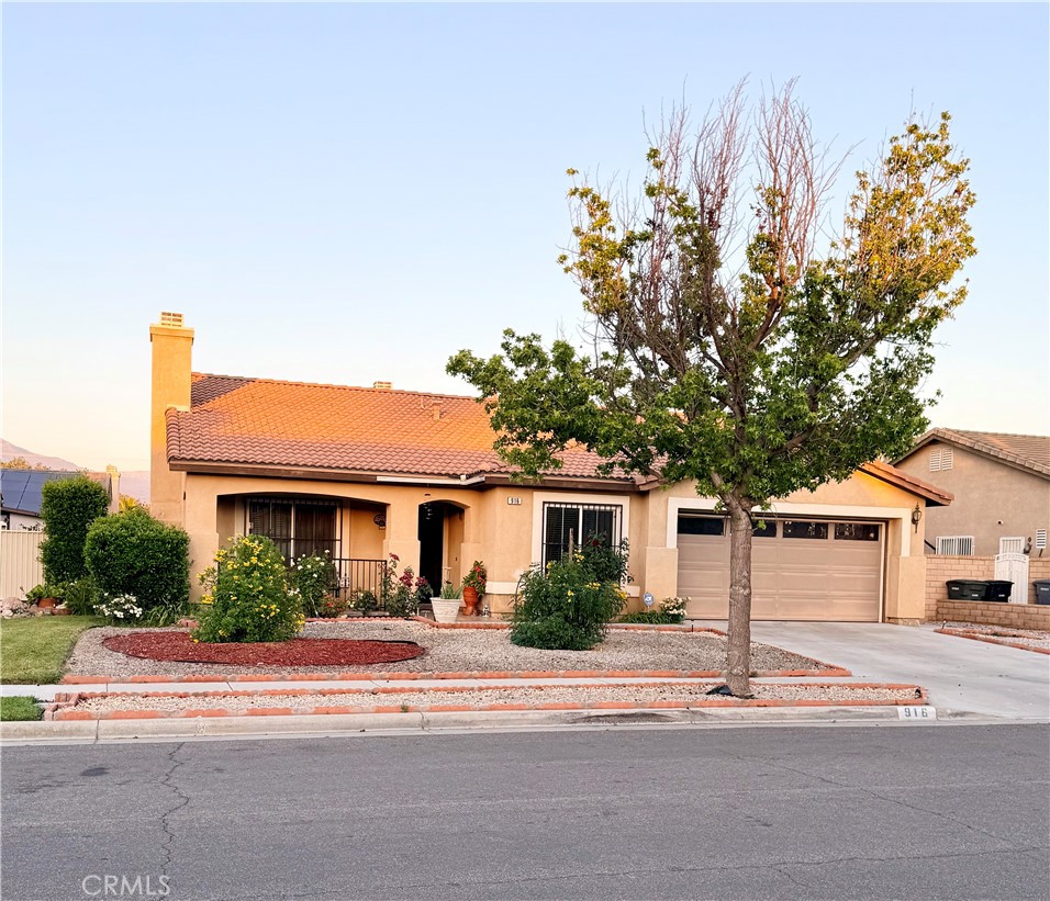 916 Roxanne Drive Hemet, CA 92543 - Photo 2 of 32 a front view of a house with a yard and a garage