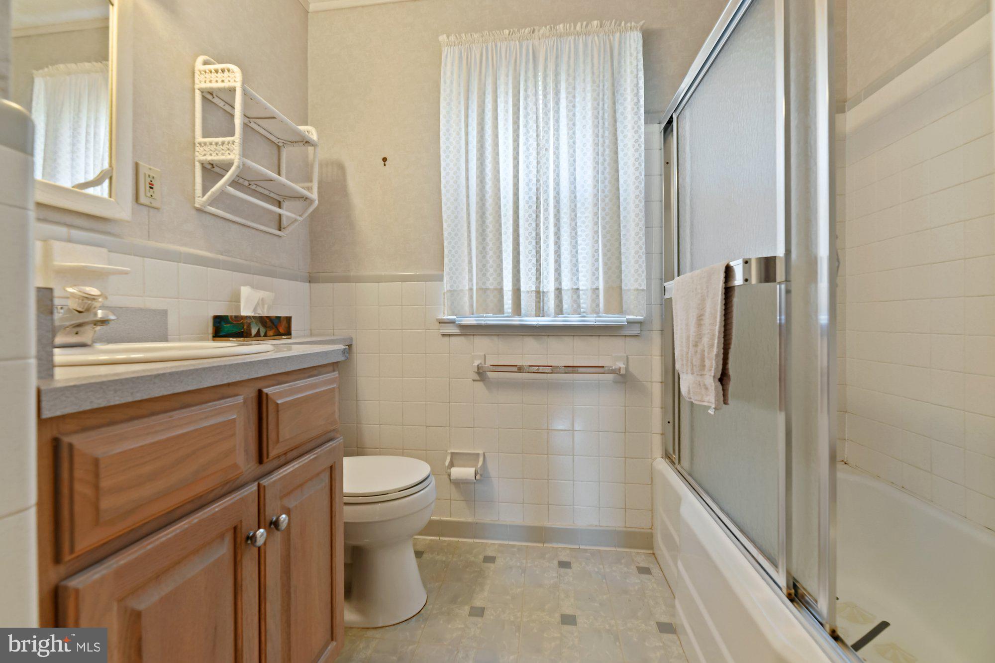 2812 5th Avenue Baltimore, MD 21234 - Photo 21 of 39 Main Level Bathroom