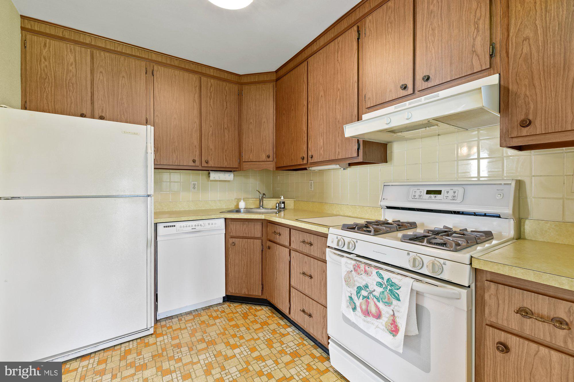 2812 5th Avenue Baltimore, MD 21234 - Photo 24 of 39 So lovely light and bright!