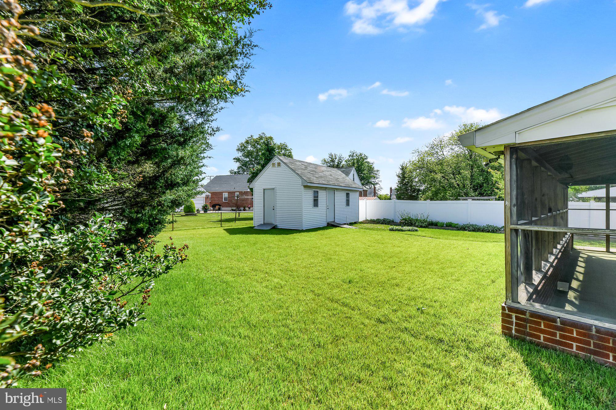 2812 5th Avenue Baltimore, MD 21234 - Photo 5 of 39 PERFECT SPACIOUS AND OPEN BACKYARD!