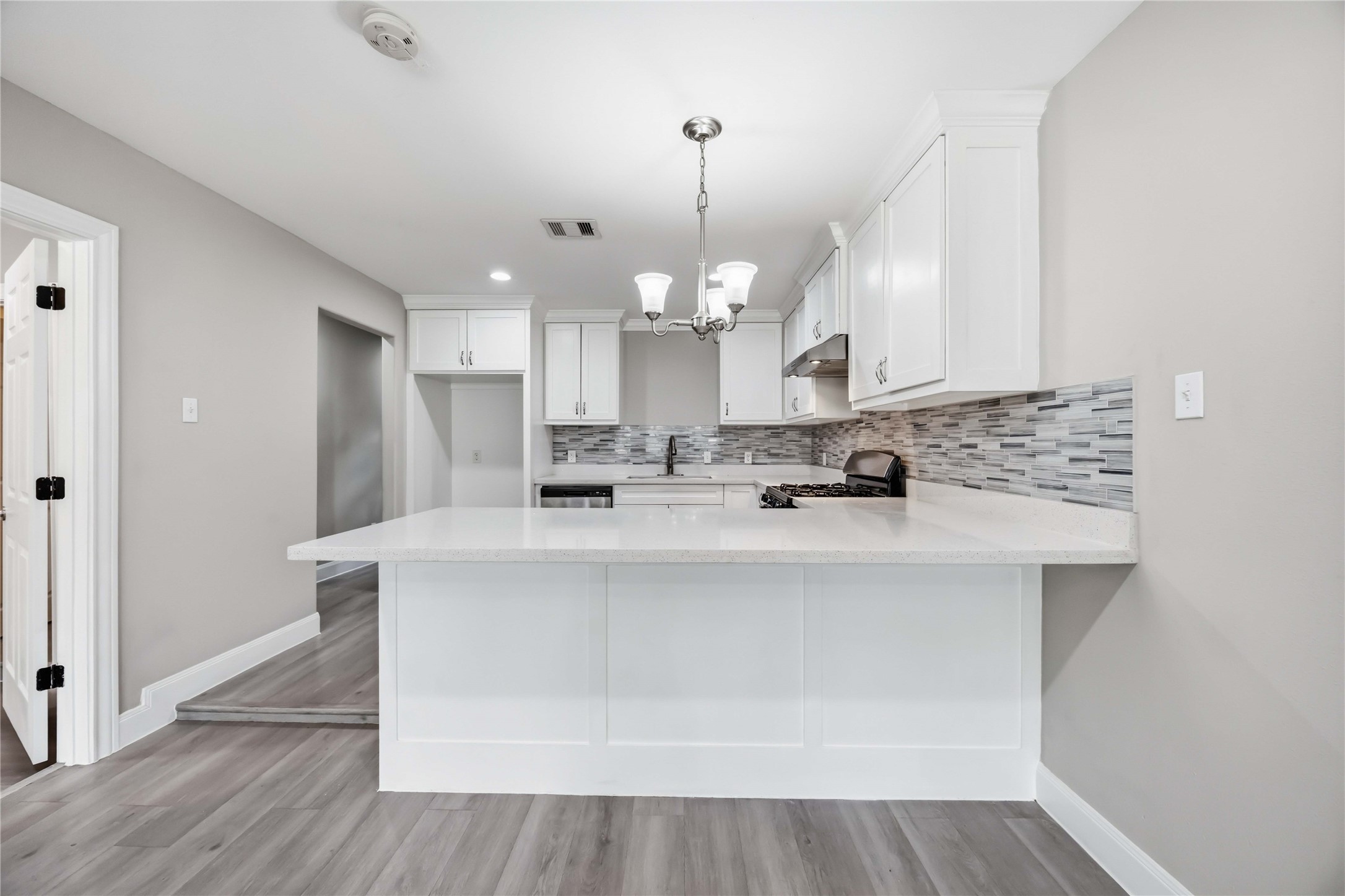 8129 Linda Vista Road Houston, TX 77028 - Photo 8 of 27