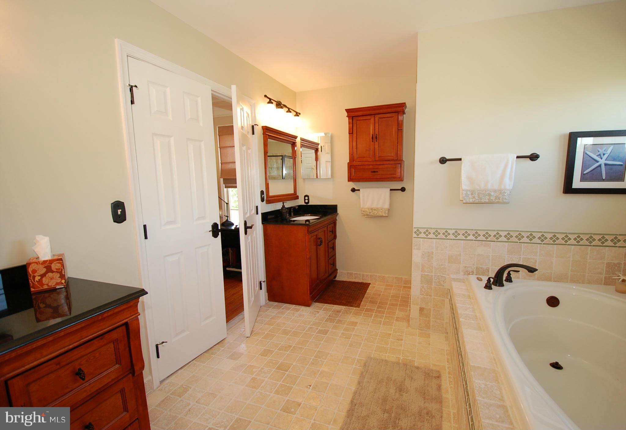 9609 Watkins Road Gaithersburg, MD 20882 - Photo 13 of 30 Bath (Master)