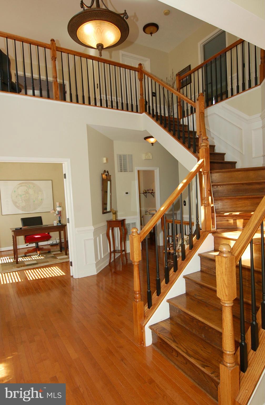 9609 Watkins Road Gaithersburg, MD 20882 - Photo 4 of 30 2 Story Foyer