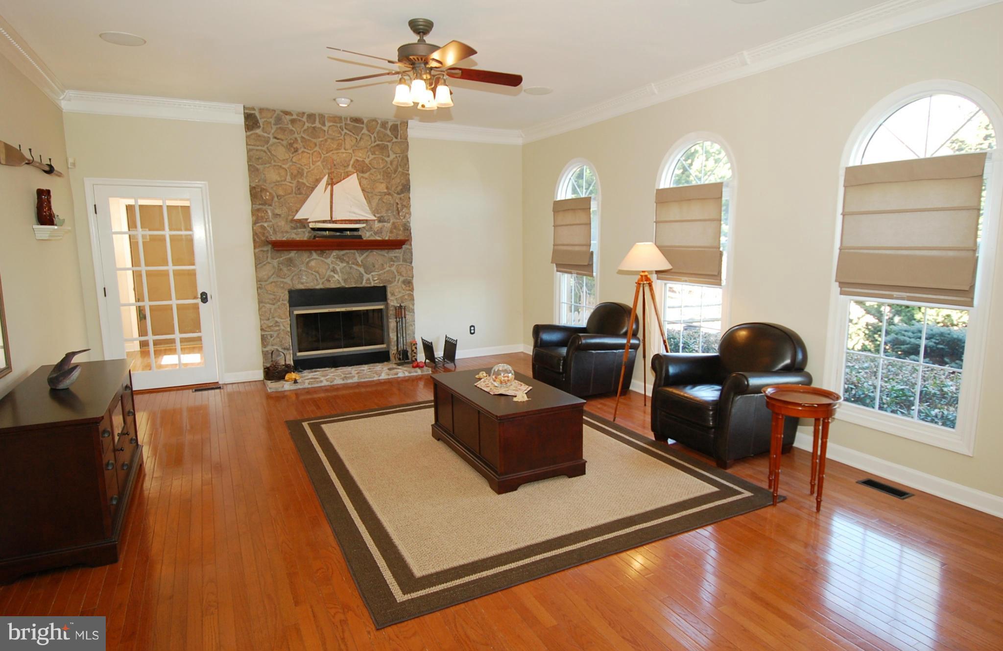 9609 Watkins Road Gaithersburg, MD 20882 - Photo 10 of 30 Family Room