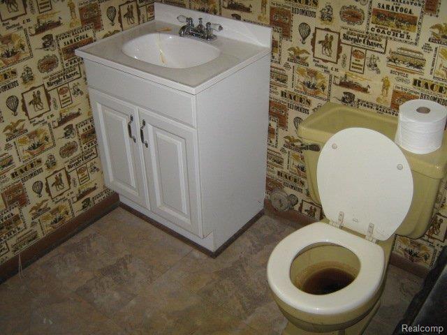 1831 Mackwood Road Rochester, MI 48307 - Photo 11 of 17 BATH