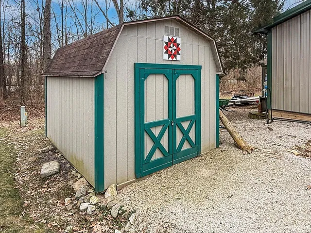 $369,900 | 331 Southbrook Drive, Evansville, IN 47711