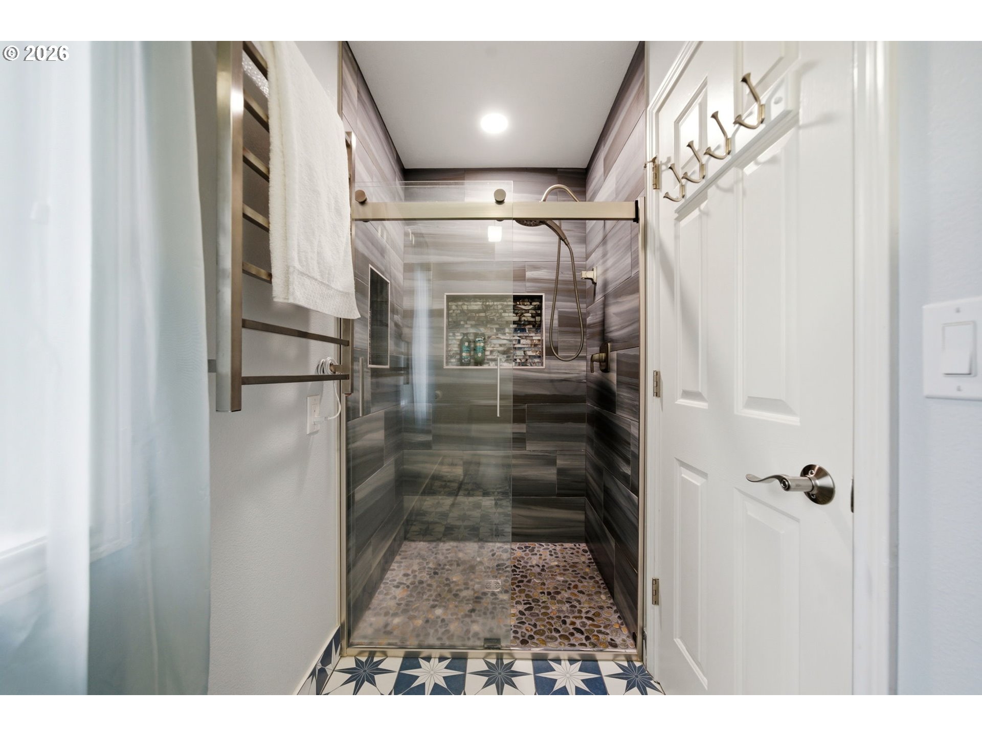 2407 Northwest 45th Avenue Camas, WA 98607 - Photo 29 of 48 Owner's Suite Bathroom