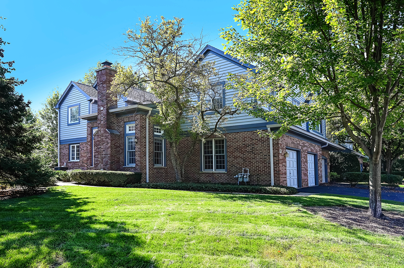 75 Trent Court Burr Ridge, IL 60527 - Photo 2 of 19 Gallery Image 2