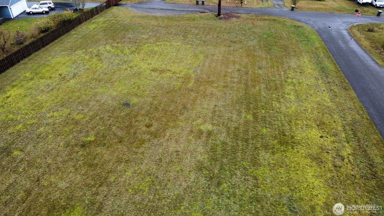 18905 Prairie Street Southwest Rochester, WA 98579 - Photo 3 of 7 a bathroom with a small yard