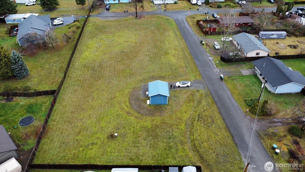 18905 Prairie Street Southwest Rochester, WA 98579 - Photo 4 of 7 a bathroom with a tub