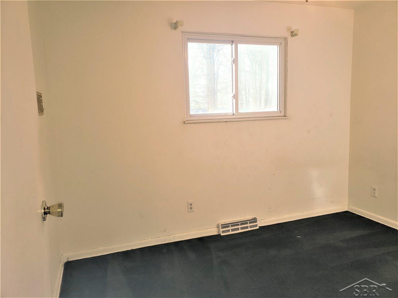 4278 Emerald Road Bridgeport, MI 48722 - Photo 10 of 22 31373033-9.JPG