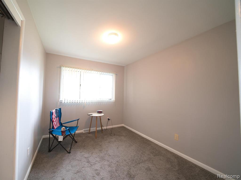 20710 Westhampton Avenue Southfield, MI 48075 - Photo 28 of 30