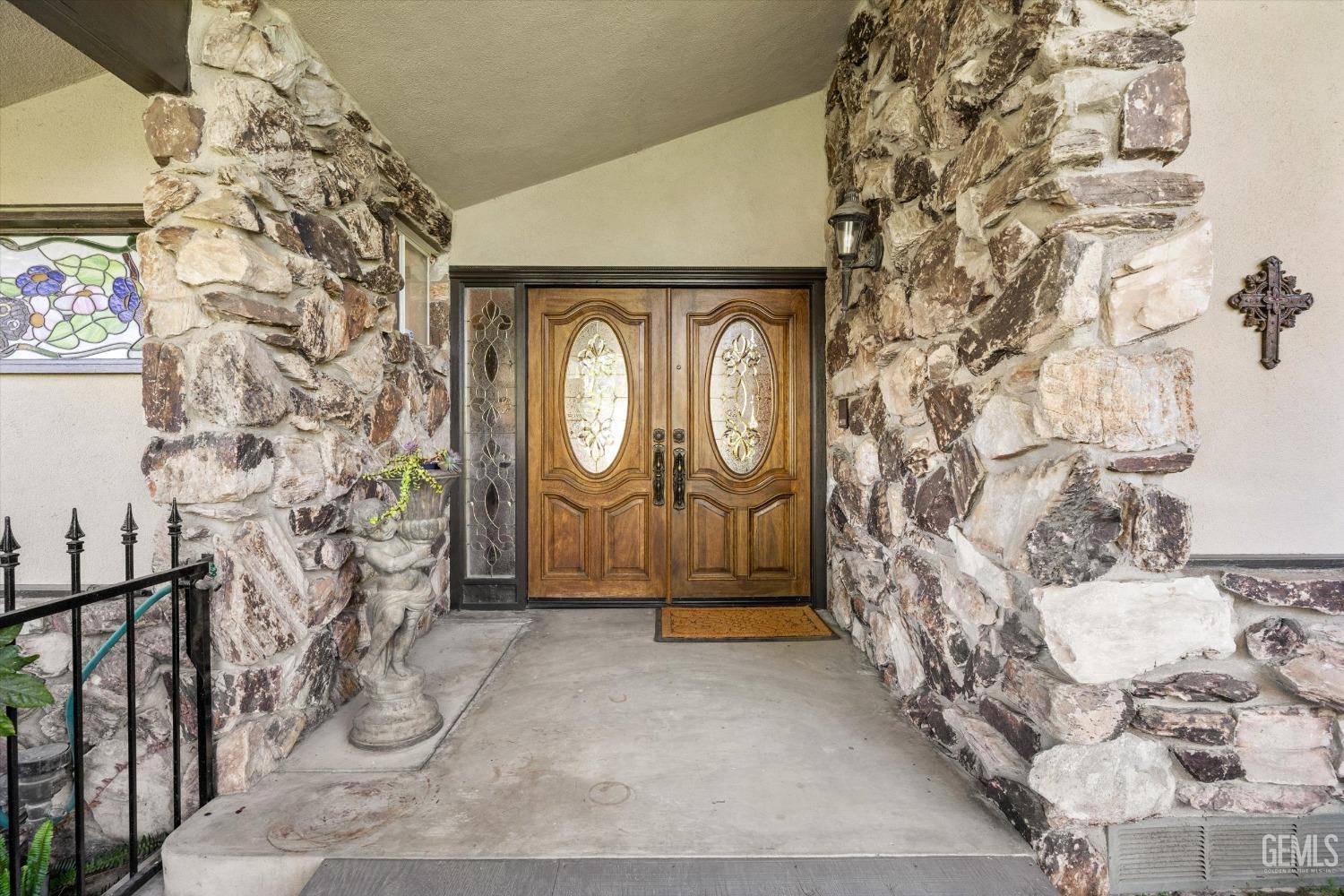 Undisclosed Address Bakersfield, CA 93313 - Photo 4 of 45