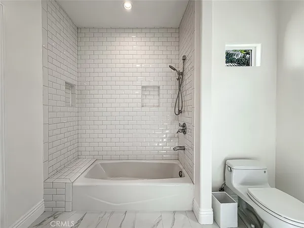 $6,700 | 5960 Balcom Avenue, Encino, CA 91316