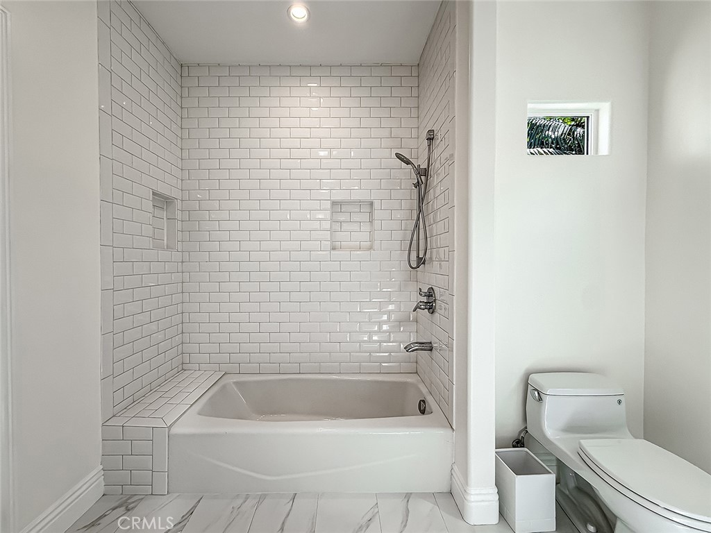 5960 Balcom Avenue Encino, CA 91316 - Photo 49 of 58 a bathroom with a bathtub and toilet