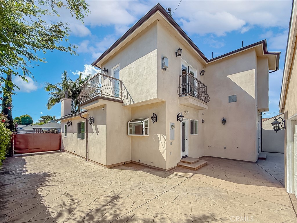 5960 Balcom Avenue Encino, CA 91316 - Photo 53 of 58 a view of a house with a yard