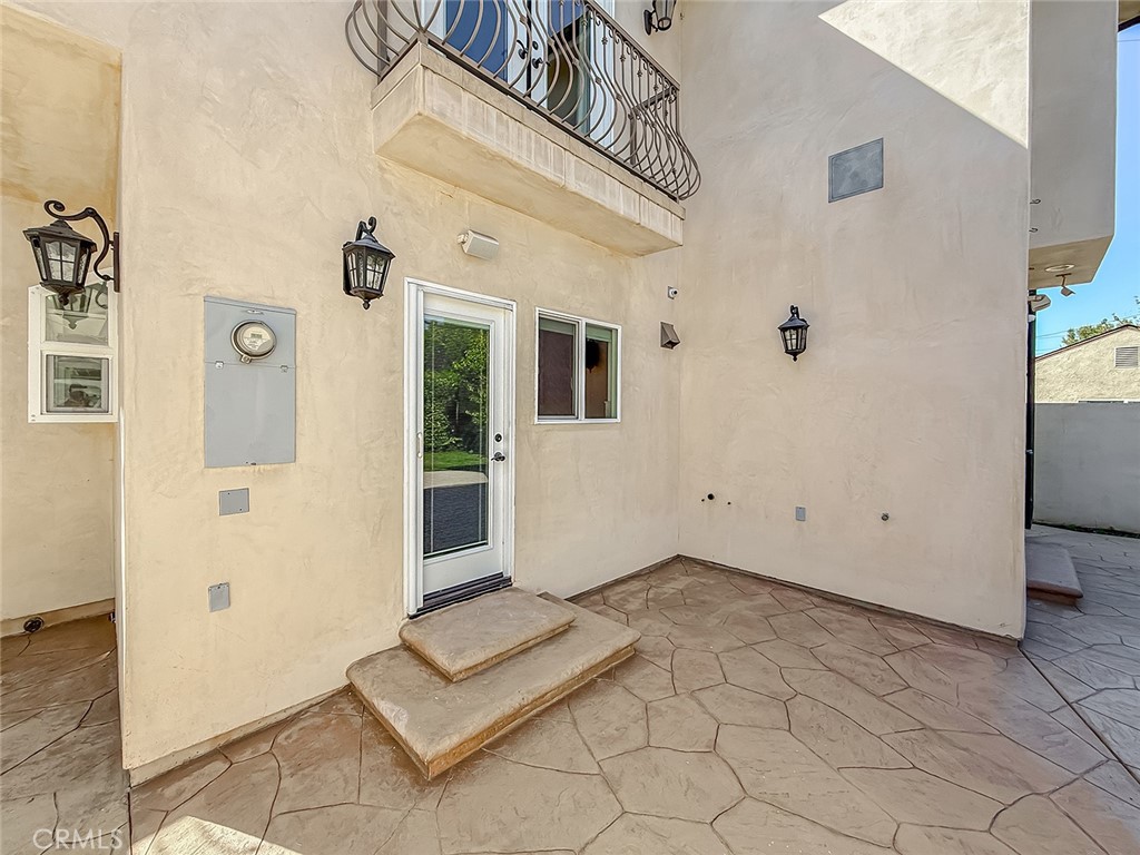 5960 Balcom Avenue Encino, CA 91316 - Photo 56 of 58 a view of an entryway with wooden floor