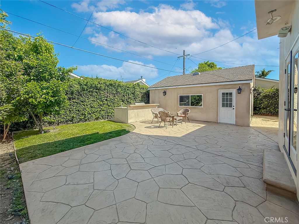 5960 Balcom Avenue Encino, CA 91316 - Photo 58 of 58 a view of a backyard with a garden and plants