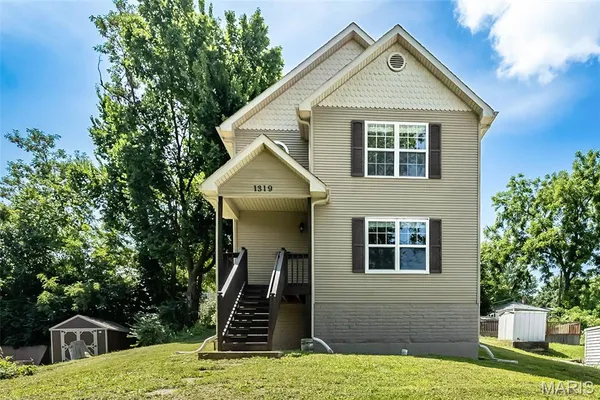 $320,000 | 1319 North 4th Street, St. Charles, MO 63301