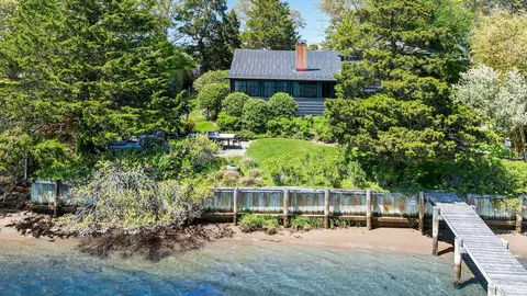 $7,150,000 | 10 Bluff Point Lane, Sag Harbor, NY 11963