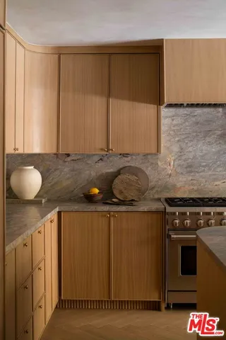 $5,995,000 | 1364 Londonderry Place, Los Angeles, CA 90069