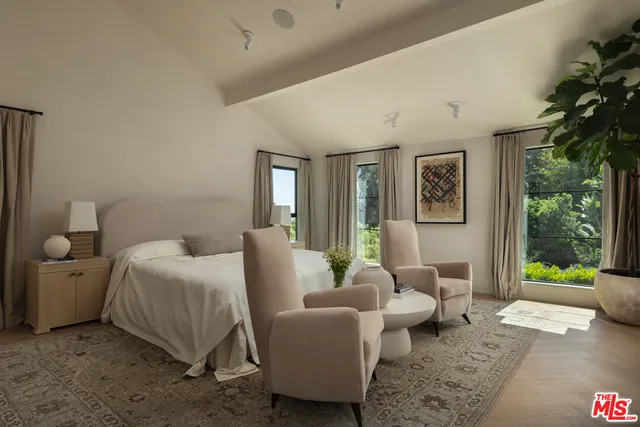 $5,995,000 | 1364 Londonderry Place, Los Angeles, CA 90069