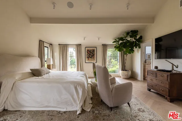 $5,995,000 | 1364 Londonderry Place, Los Angeles, CA 90069