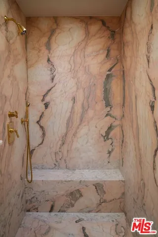 $5,995,000 | 1364 Londonderry Place, Los Angeles, CA 90069