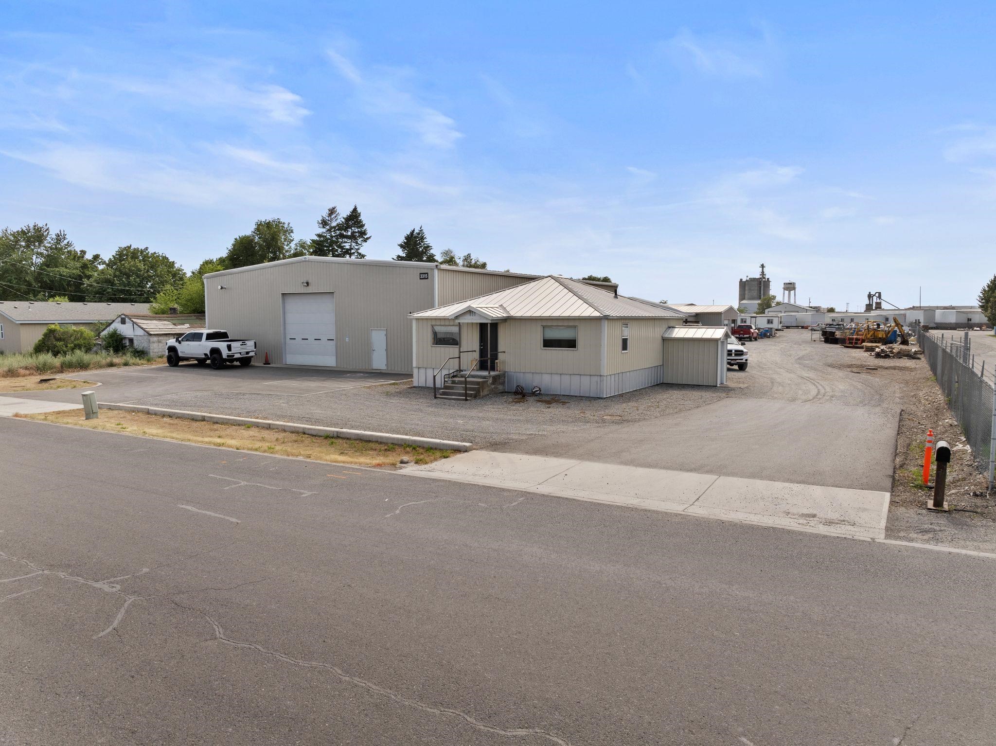 3315 North Tschirley Road Spokane Valley, WA 99216 - Photo 4 of 41