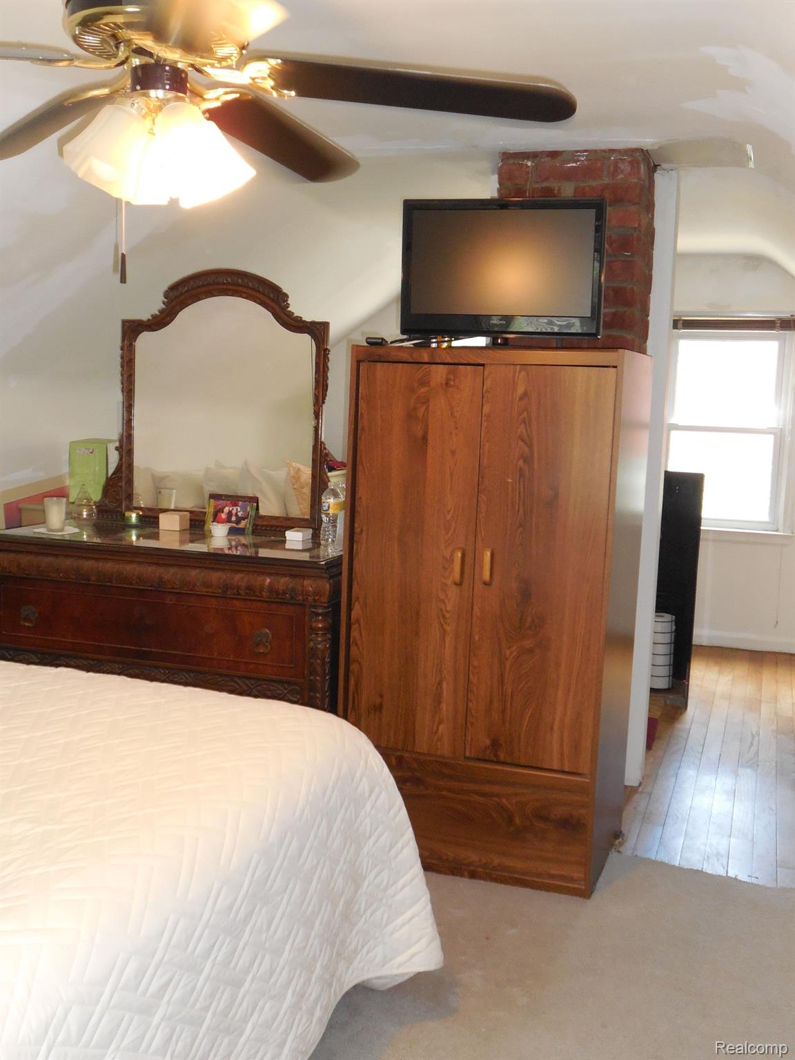 371 Dover Road Waterford, MI 48328 - Photo 16 of 30 Primary Bedroom/Wood Floors