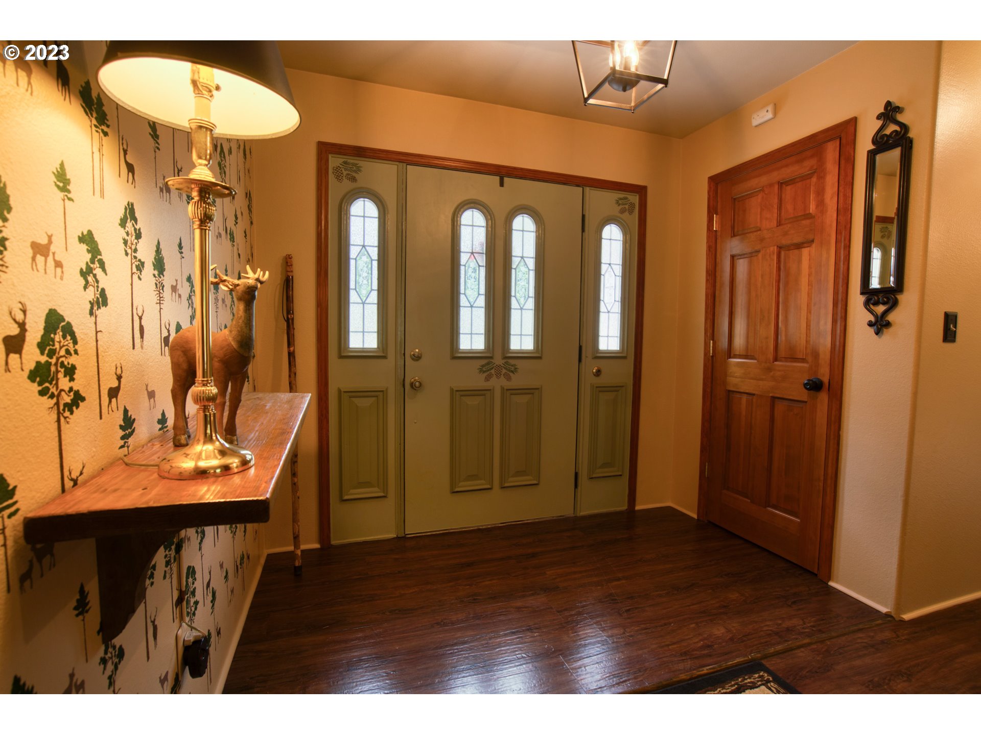 100 West Timber Valley Road Appleton, WA 98602 - Photo 9 of 48 Entrance/Foyer